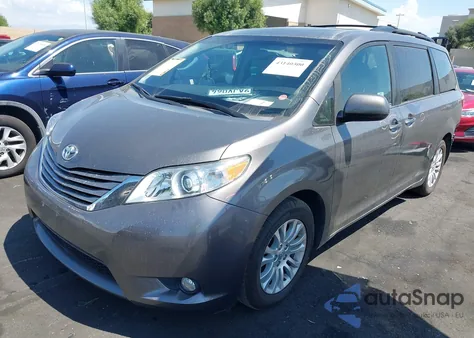 2017 Toyota Sienna Xle 8 Passenger z USA, uszkodzony, nr VIN 5TDYZ3DC8HS768526